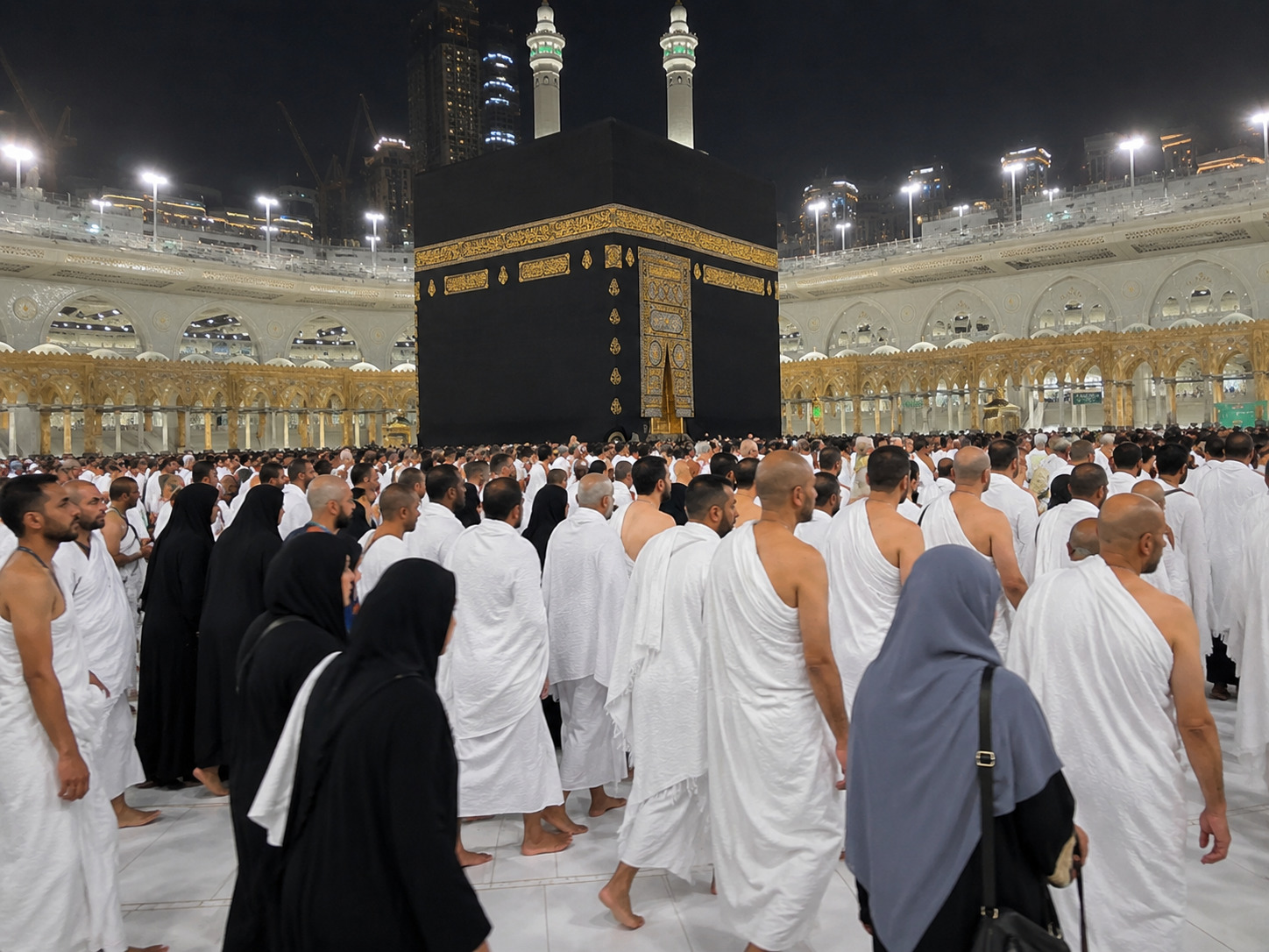 الطواف حول الكعبة